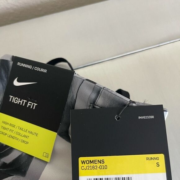 Nike Women's Fast Crop Running Tights leggings size SMALL new black white nwt - Picture 3 of 5